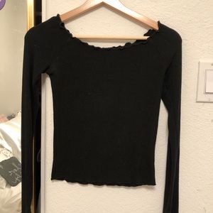 Brandy Melville off the shoulder black top 🖤🖤🖤